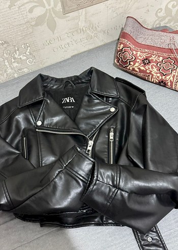 Siyah Kemerli Kısa Deri Biker Ceket - Görsel 9
