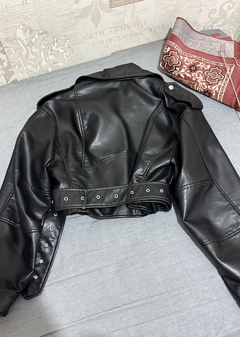 Siyah Kemerli Kısa Deri Biker Ceket - Görsel 7