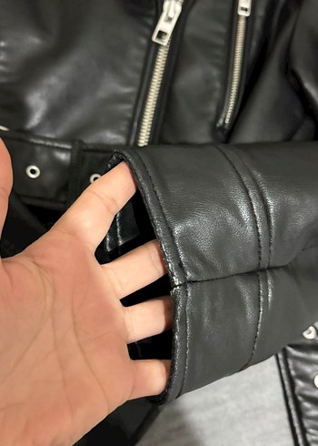 Siyah Kemerli Kısa Deri Biker Ceket - Görsel 4