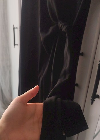 Siyah Drapeli bağlamalı Uzun Kadın Elbise - Görsel 4