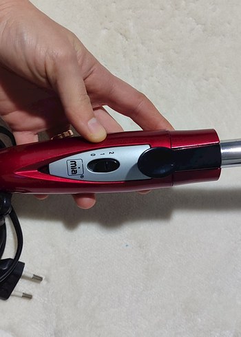 Kırmızı Saç Şekillendirici - Görsel 3