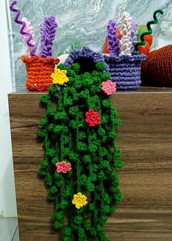 Renkli Örgü Sarkıt Çiçek Dekorasyon - Görsel 2