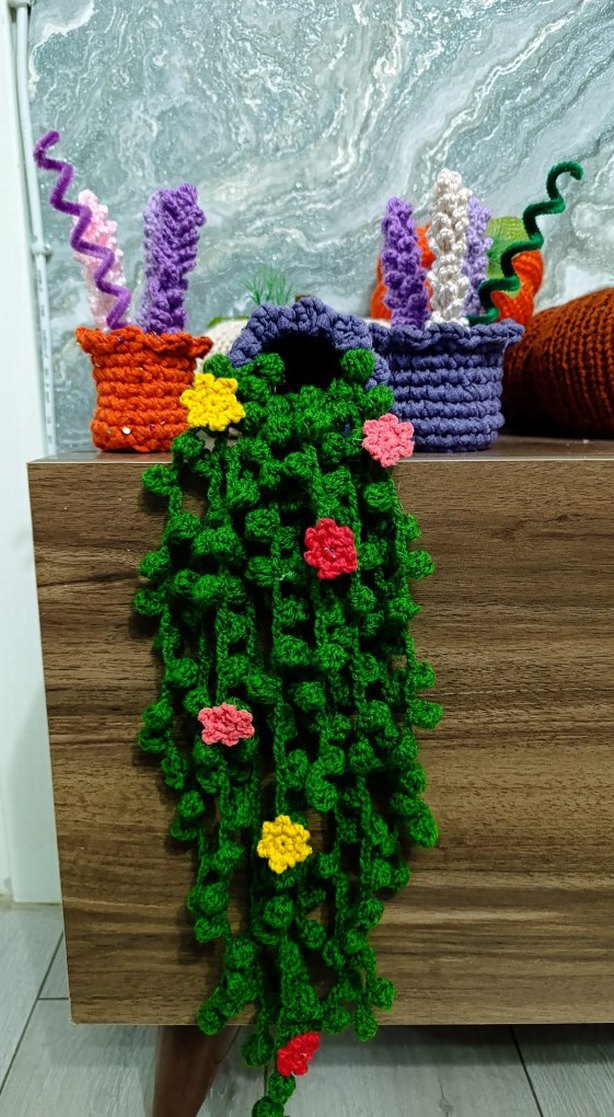 Renkli Örgü Sarkıt Çiçek Dekorasyon - Görsel 2