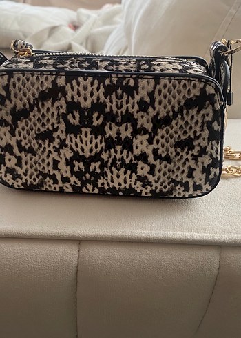 Siyah Yılan Desenli Zincir Detaylı Kadın Çanta - Görsel 2