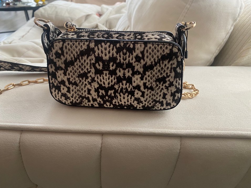 Siyah Yılan Desenli Zincir Detaylı Kadın Çanta - Görsel 2