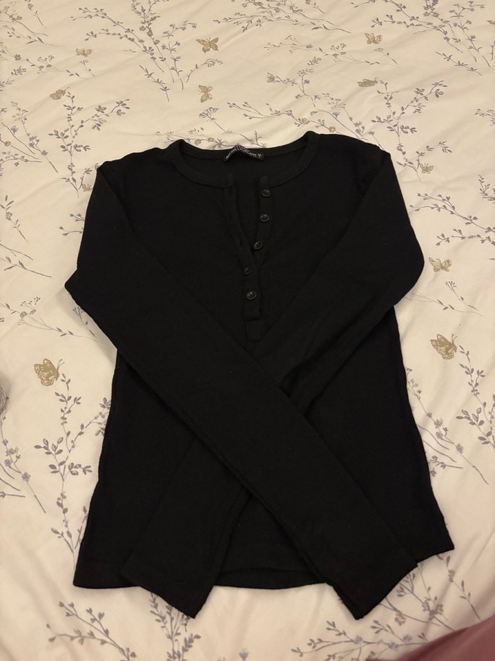 Siyah V Yakalı Uzun Kollu Düğmeli Kadın bluz - Görsel 2