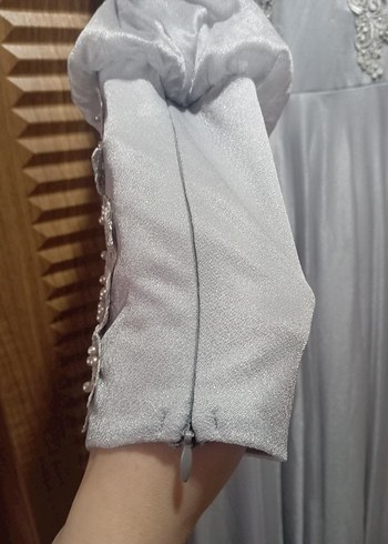 Uzun Kollu Nakışlı Gri Abiye Elbise - Görsel 3