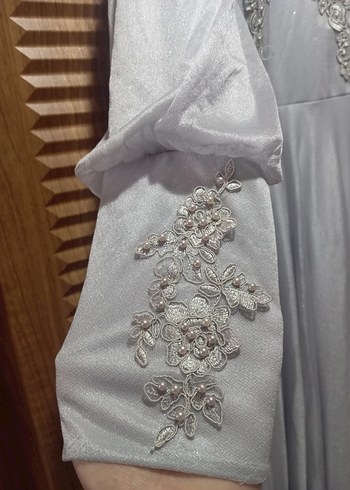 Uzun Kollu Nakışlı Gri Abiye Elbise - Görsel 2