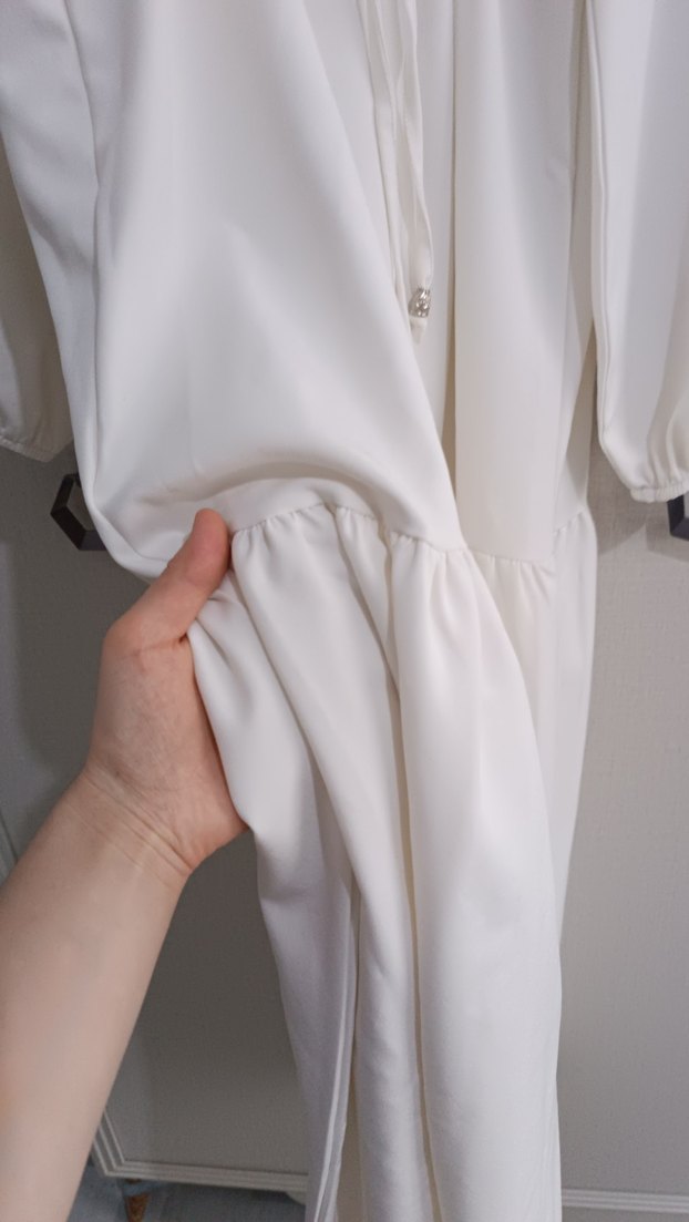 Beyaz Fırfırlı Tesettür Elbise - Görsel 3