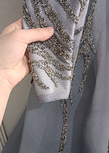 Uzun Kollu İşlemeli Gri Abiye Elbise - Görsel 8