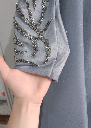 Uzun Kollu İşlemeli Gri Abiye Elbise - Görsel 13