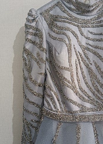 Uzun Kollu İşlemeli Gri Abiye Elbise - Görsel 6