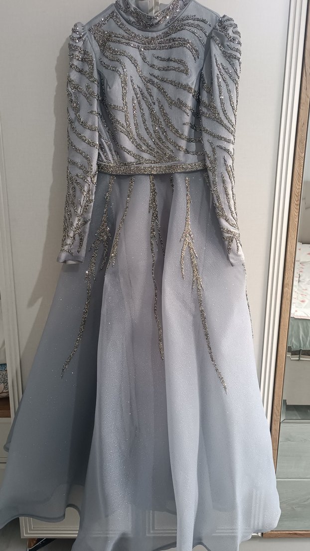 Uzun Kollu İşlemeli Gri Abiye Elbise - Görsel 2