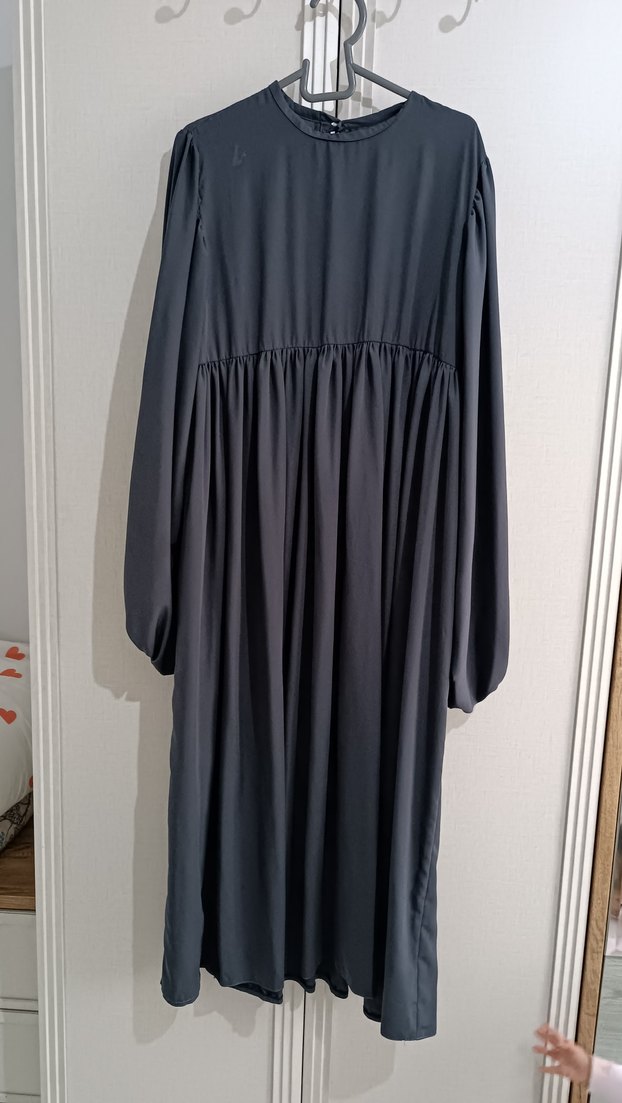 Gri Uzun Kollu Rahat Kesim Tesettür Elbise - Görsel 5