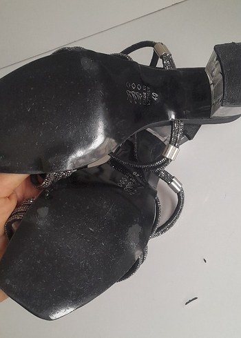 Parlak Siyah Yılan Desenli Topuklu Kadın Ayakkabı - Görsel 2