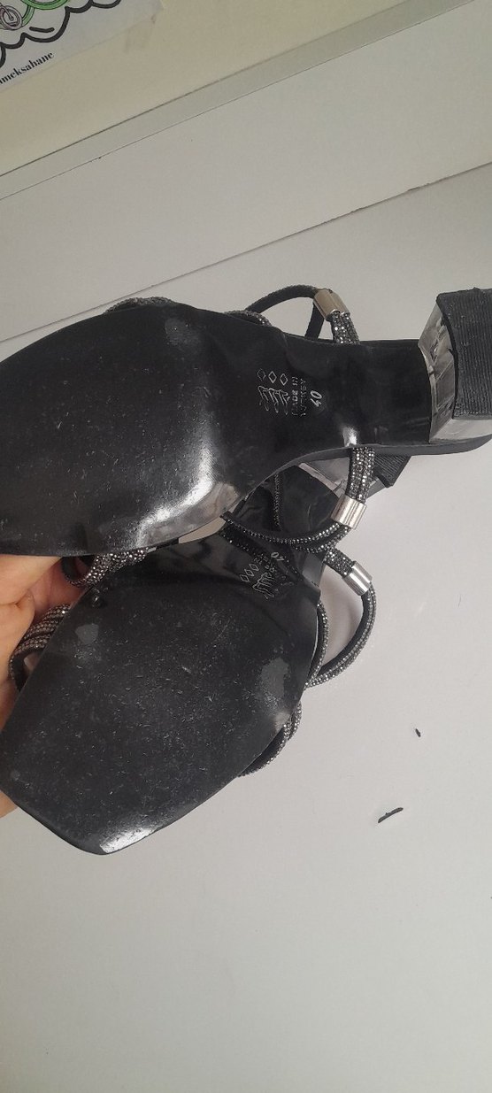 Parlak Siyah Yılan Desenli Topuklu Kadın Ayakkabı - Görsel 2