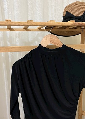 Tül Dekolte Detaylı Dik Yaka Uzun Kollu Midi Boy - Görsel 2