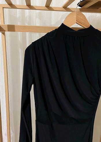 Tül Dekolte Detaylı Dik Yaka Uzun Kollu Midi Boy - Görsel 4