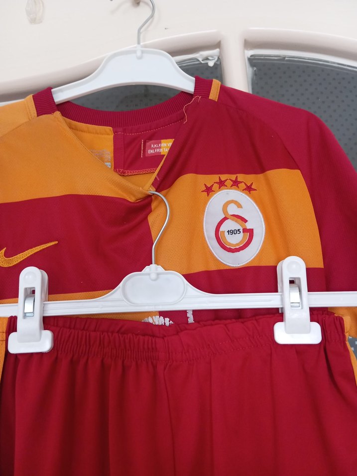 Kısa Kollu Galatasaray Forması ve Şortu - Görsel 3