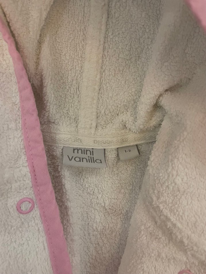 Kız Çocuk Beyaz Nakışlı Bornoz - Görsel 3