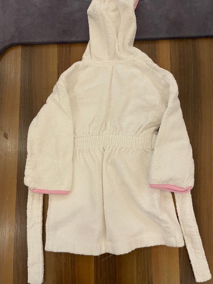 Kız Çocuk Beyaz Nakışlı Bornoz - Görsel 2