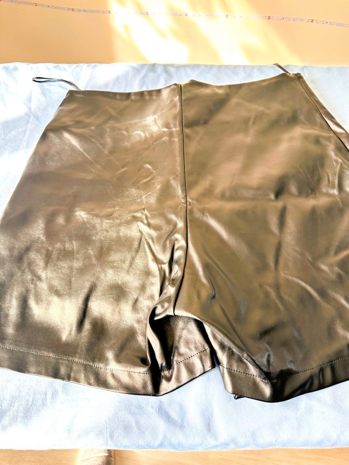 Düğmeli Parlak Kahverengi Deri Mini Etek Şort - Görsel 2