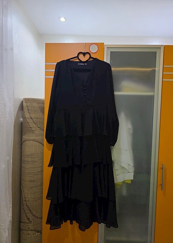 Siyah Uzun Kollu Fırfırlı kat kat midi elbise - Görsel 2