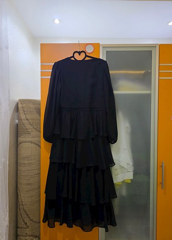 Siyah Uzun Kollu Fırfırlı kat kat midi elbise - Görsel 4