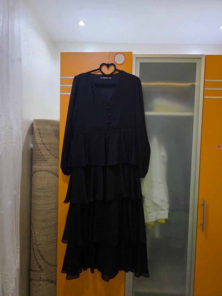 Siyah Uzun Kollu Fırfırlı kat kat midi elbise - Görsel 2