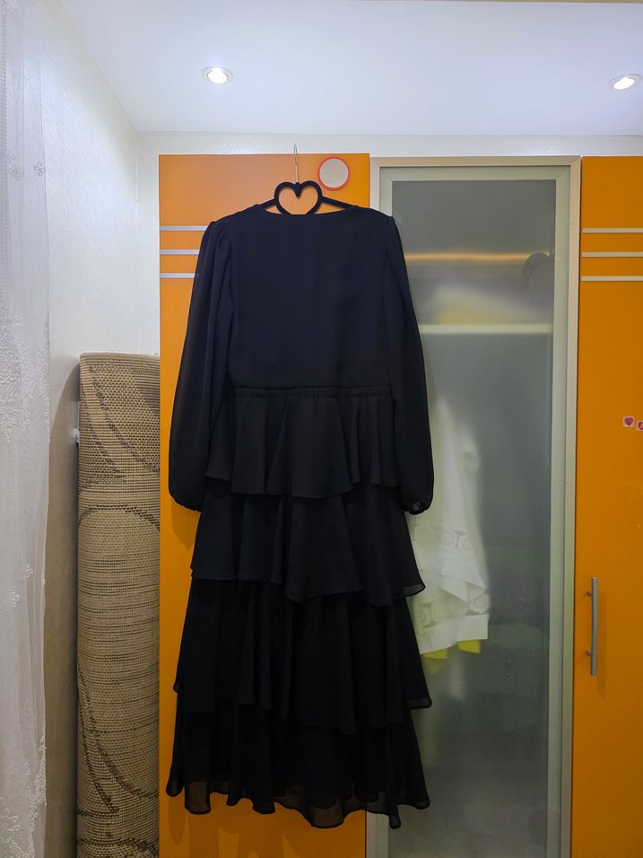 Siyah Uzun Kollu Fırfırlı kat kat midi elbise - Görsel 4