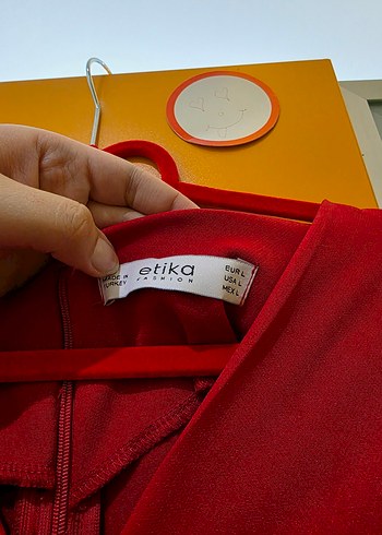 kırmızı V Yakalı Düğmeli Midi Elbise - Görsel 2