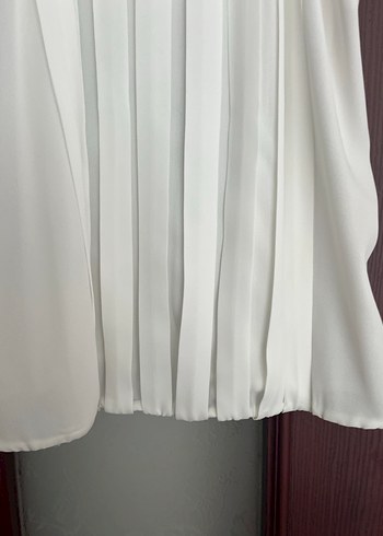 Zara Beyaz Pilili Yüksek Yakalı Kolsuz Bluz