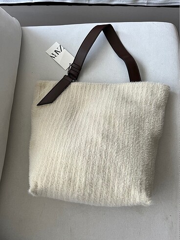 Zara peluş çanta