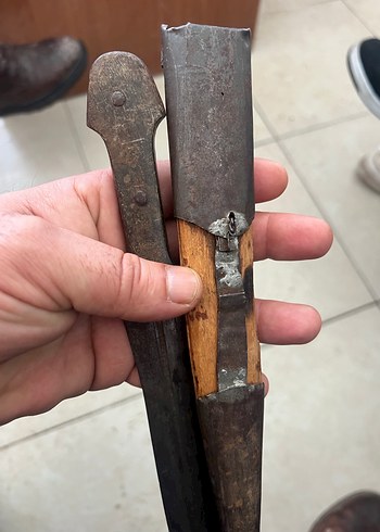 Koyu Kahverengi Paslanmış Eski kama - Görsel 3