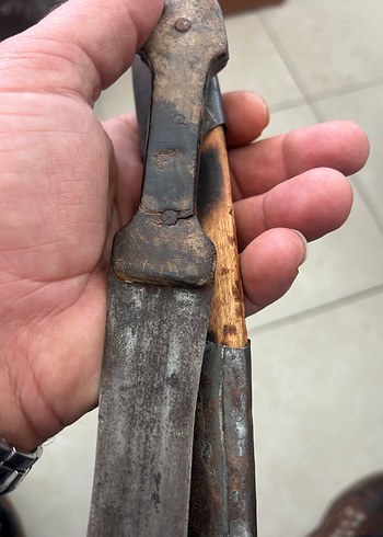 Koyu Kahverengi Paslanmış Eski kama - Görsel 2