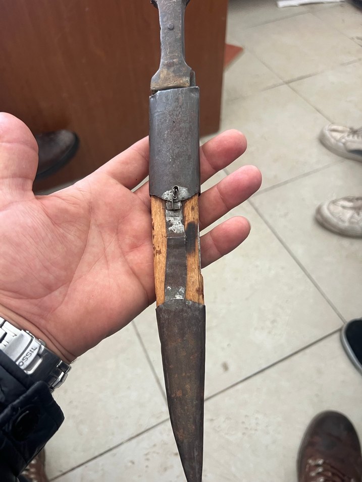 Koyu Kahverengi Paslanmış Eski kama - Görsel 5