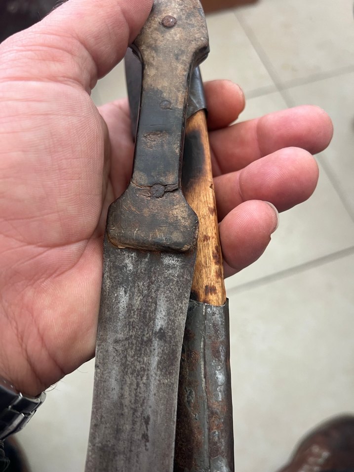 Koyu Kahverengi Paslanmış Eski kama - Görsel 2