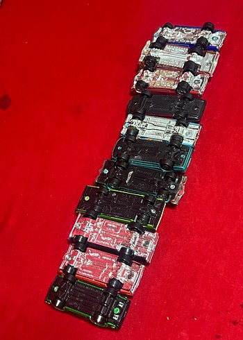 Koyu renkli çoklu oyuncak arabalar seti - Görsel 8