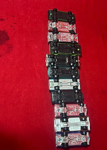 Koyu renkli çoklu oyuncak arabalar seti - Görsel 4