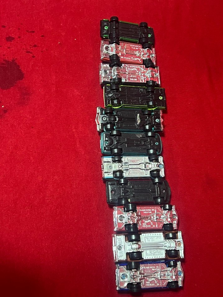 Koyu renkli çoklu oyuncak arabalar seti - Görsel 4