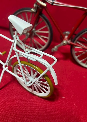 Kırmızı Renkli Üç Tekerlekli Bisiklet - Görsel 3