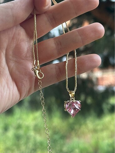 Pembe kalpli kolye