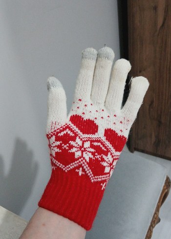 Kırmızı Nakışlı Örgü Kız Eldiveni - Görsel 2