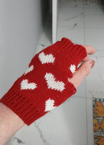 Kırmızı Kalp Desenli Örgü Eldiven - Görsel 2
