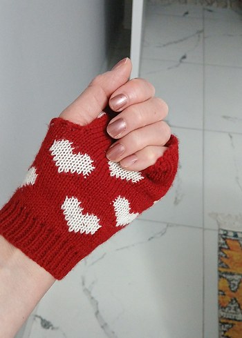 Kırmızı Kalp Desenli Örgü Eldiven - Görsel 3
