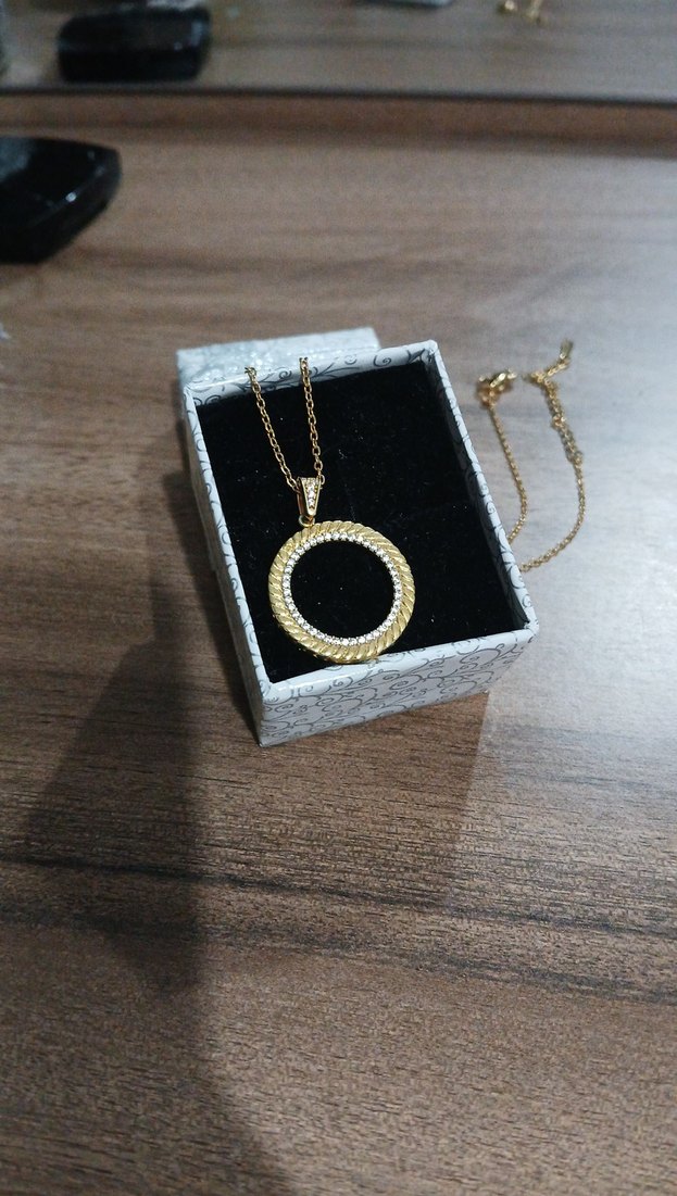 Zincir Detaylı Altın Renkli Yılan Derisi Kolye - Görsel 4