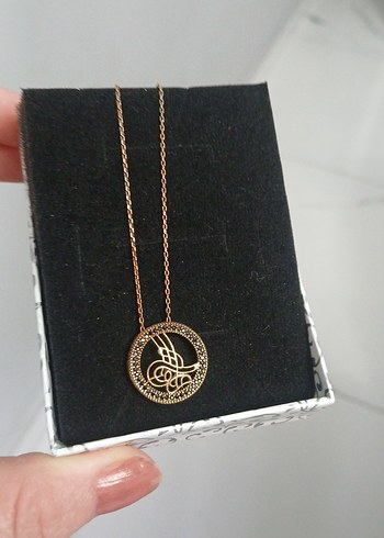 Uzun Zincirli Altın Renkli Kadın Kolye - Görsel 5