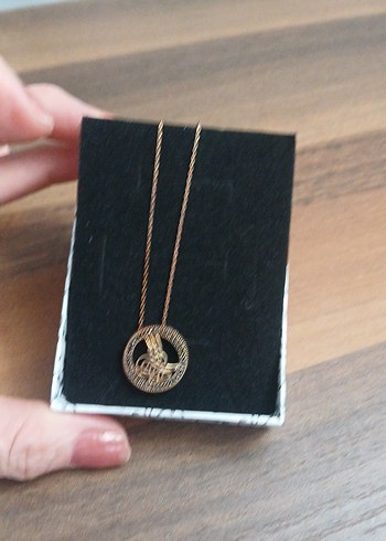 Uzun Zincirli Altın Renkli Kadın Kolye - Görsel 2