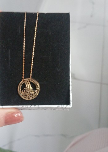 Uzun Zincirli Altın Renkli Kadın Kolye - Görsel 3