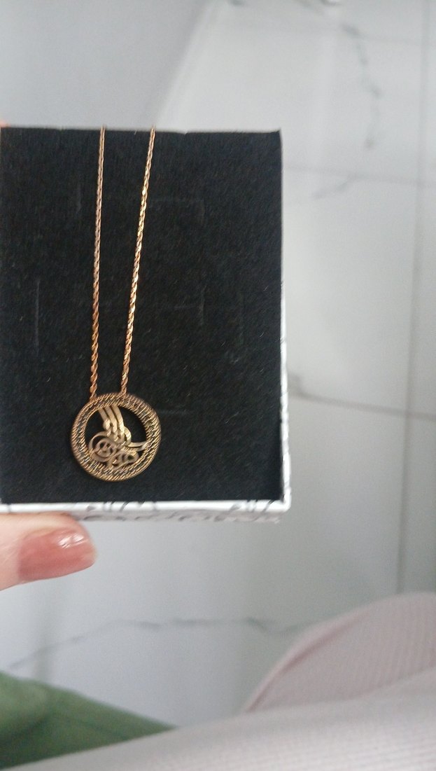 Uzun Zincirli Altın Renkli Kadın Kolye - Görsel 3